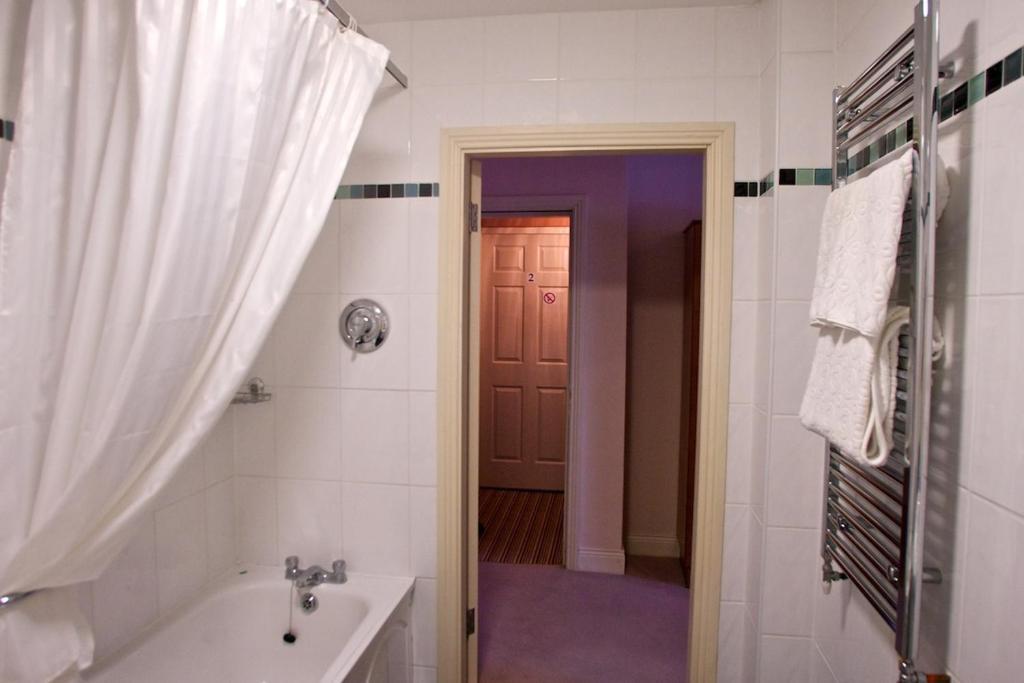 Wallis Arms Millstreet Room photo