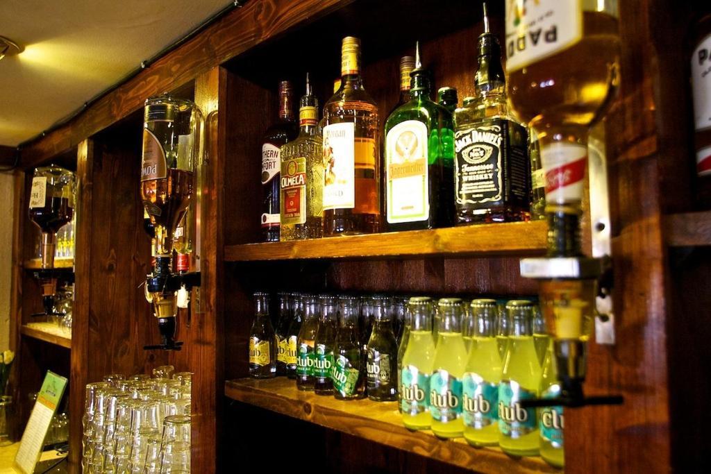Wallis Arms Millstreet Exterior photo